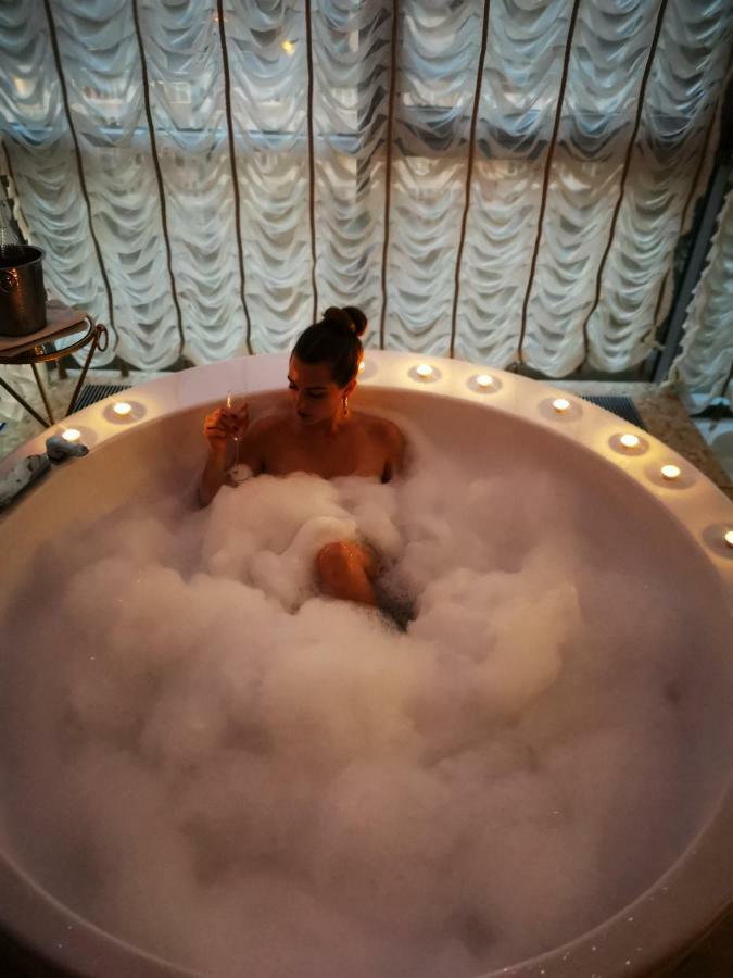 President Jacuzzi By Liuksai Apartment